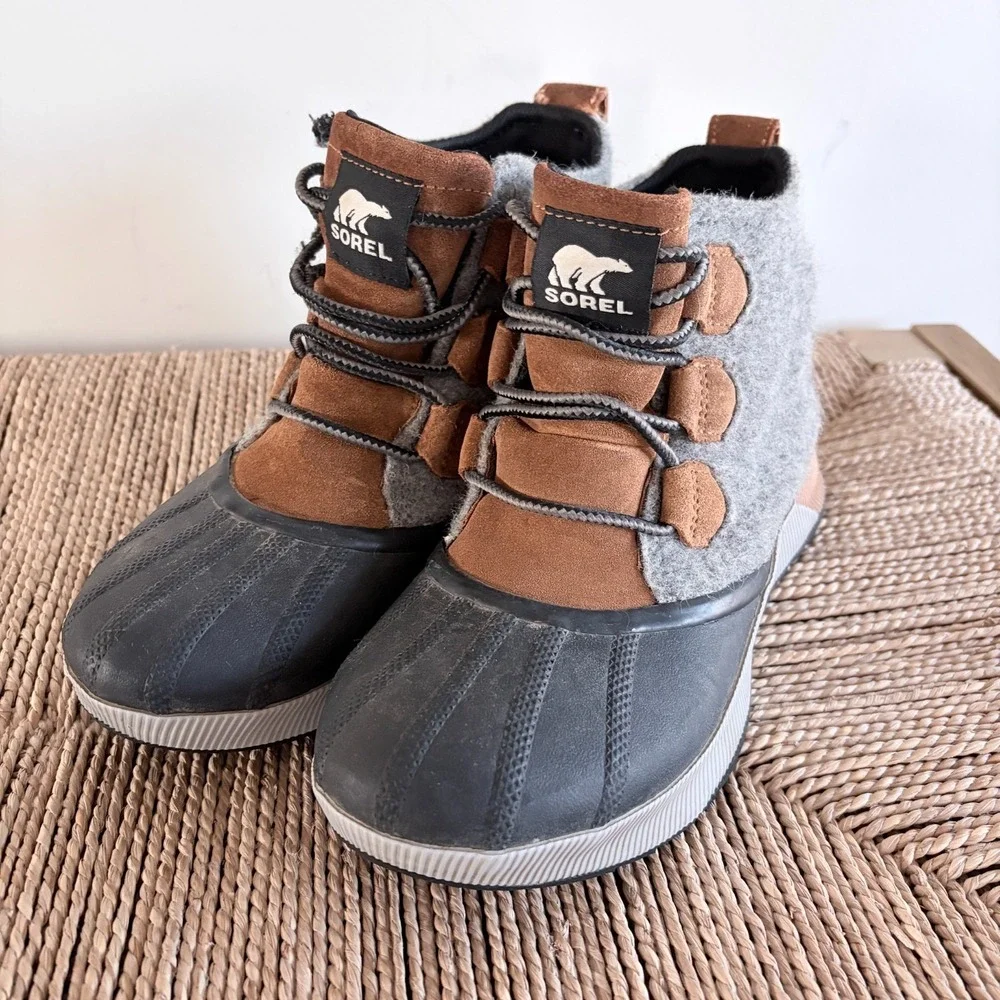 Sorel Women Out 'N About III Classic Waterproof Boot Grey Black Sz 7.5 Gorpcore